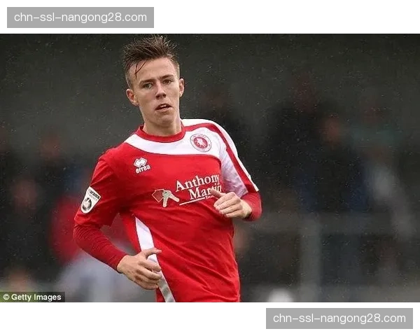 法国南部业余联赛报告显示,五后卫阵型使用率同比上升30%